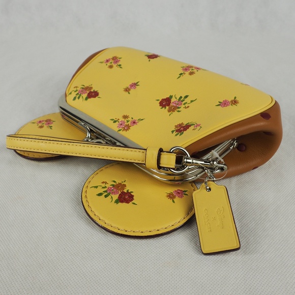 Disney Coach Wristlet Minnie Mouse Ears Vanilla - Picture 5 of 8